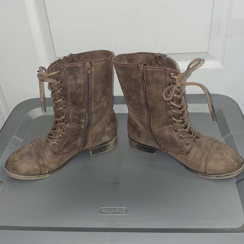 Boots - Picture 4 of 7